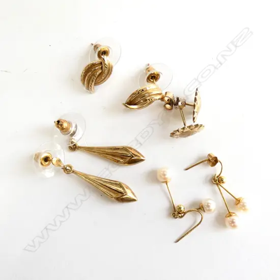 LOT EARRINGS CULTURED PEARL DROP, GOLD DROPS & 2 PAIRS GOLD STUDS 5.1GMS TOTAL 