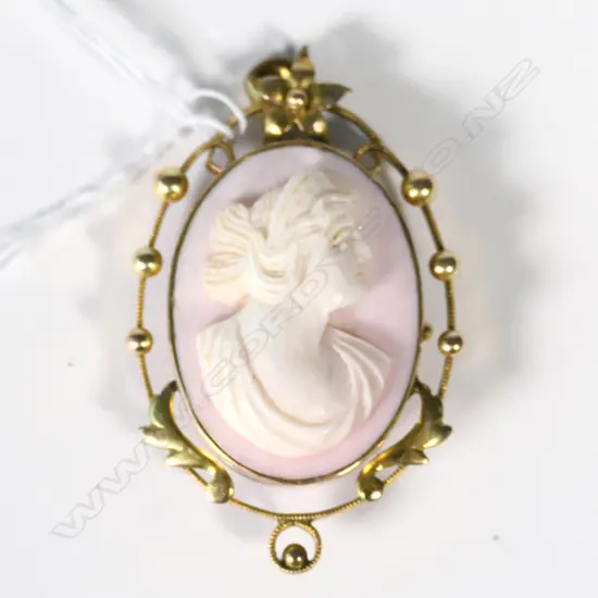 9CT GOLD & CAMEO BROOCH