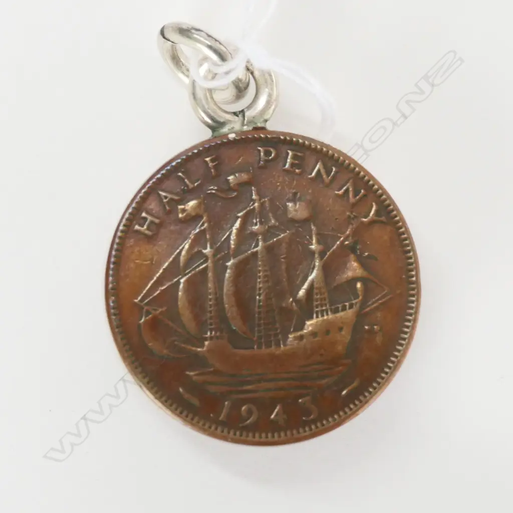 HALF PENNY SET IN SILVER MOUNT PENDANT Image 1++