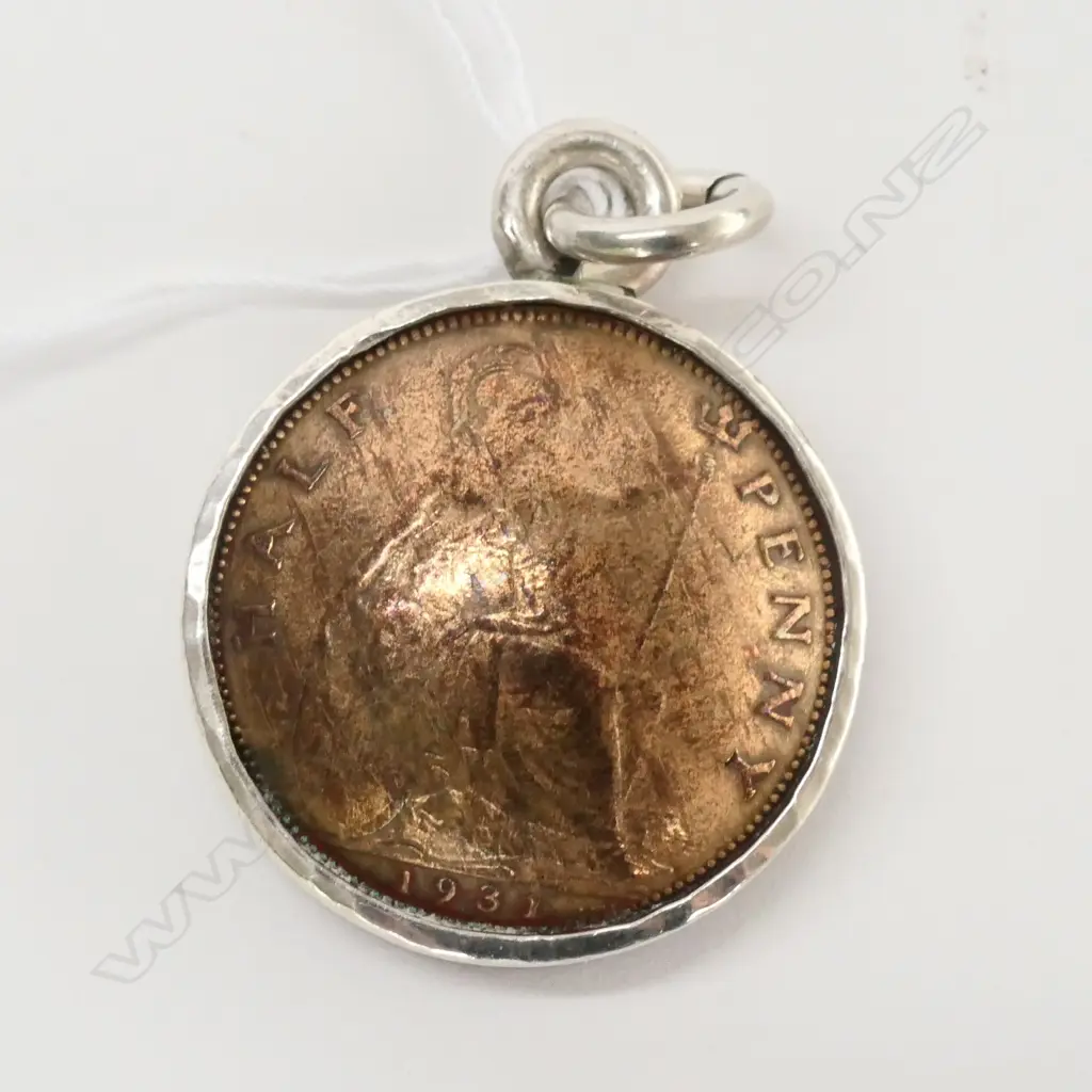 HALF PENNY SET IN SILVER MOUNT PENDANT Image 1++