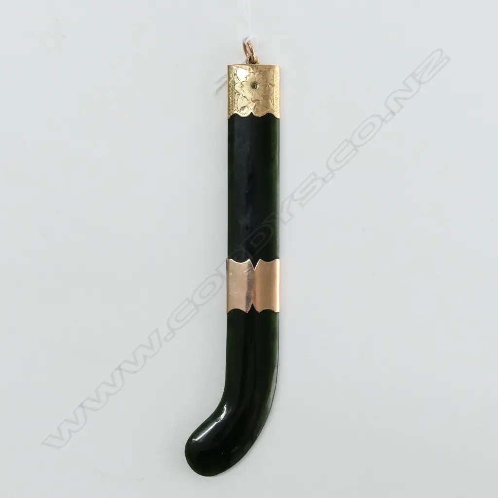 LARGE GOLD & POUNAMU PENDANT Image 1++