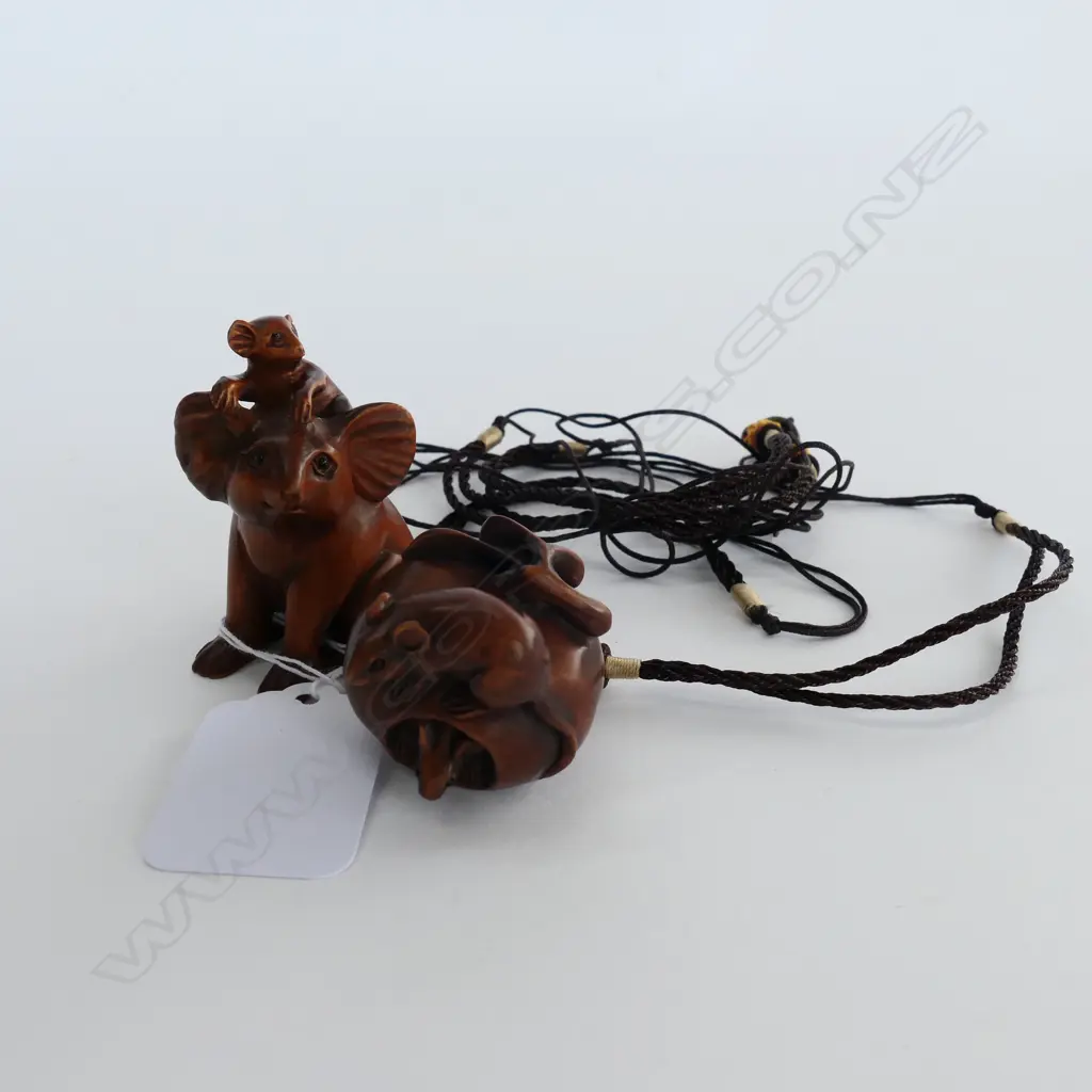 2 JAPANESE CARVED BOXWOOD NETSUKE ...  Image 1++