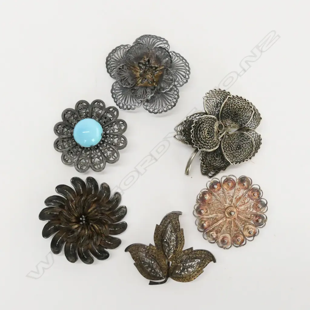6 FILLIGREE SILVER BROOCHES Image 1++