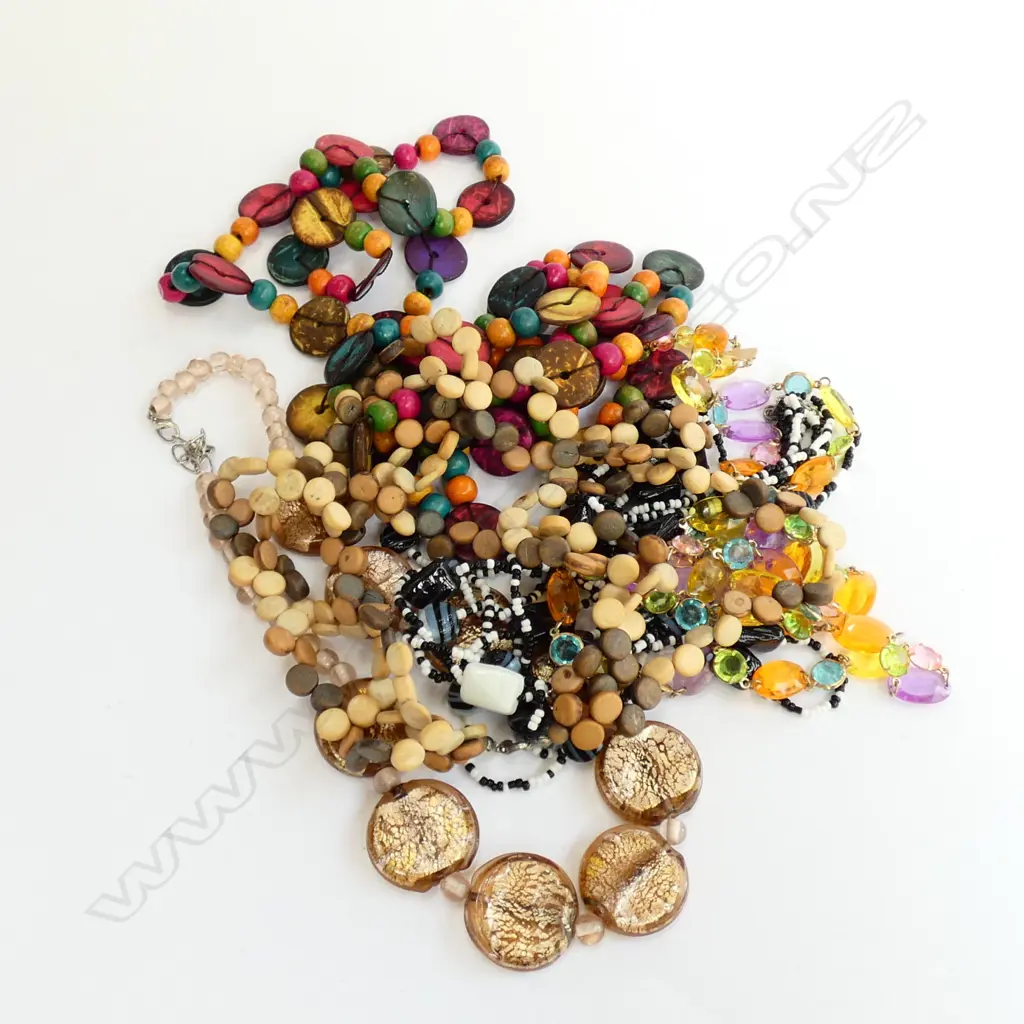 BOX COLOURED BEADS Image 1++
