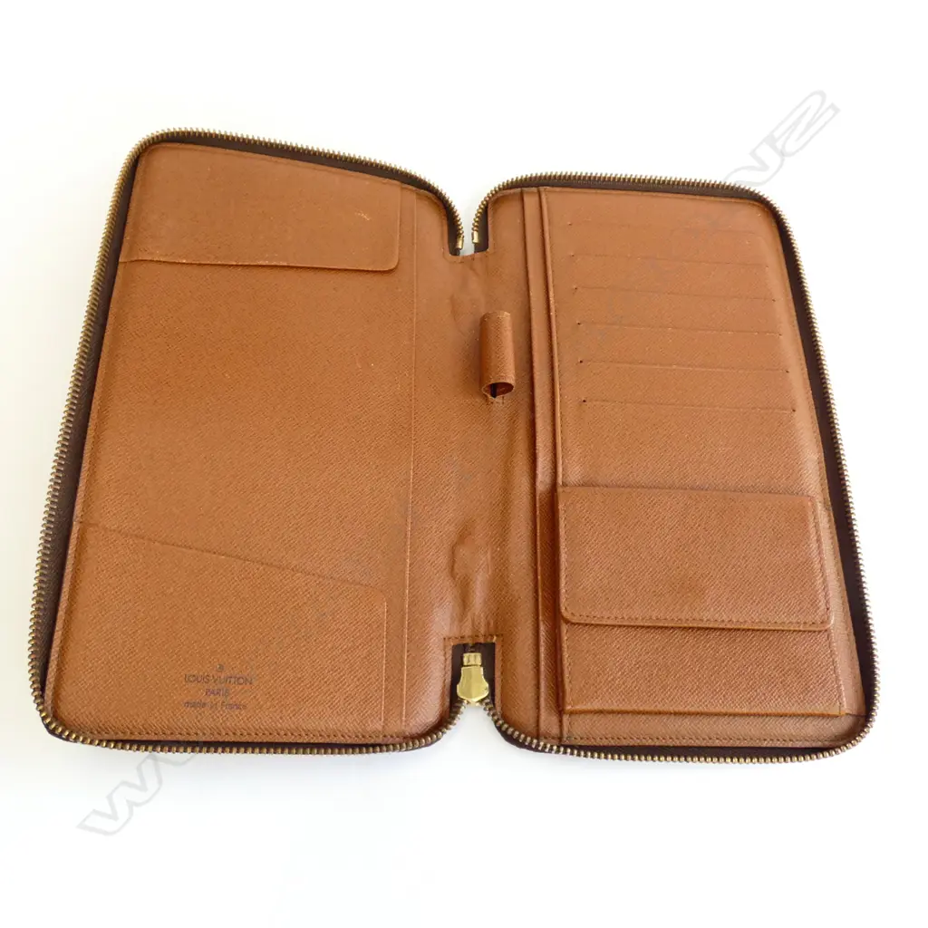 LV CLUTCH BAG VINTAGE 260 X 150mm Image 1++