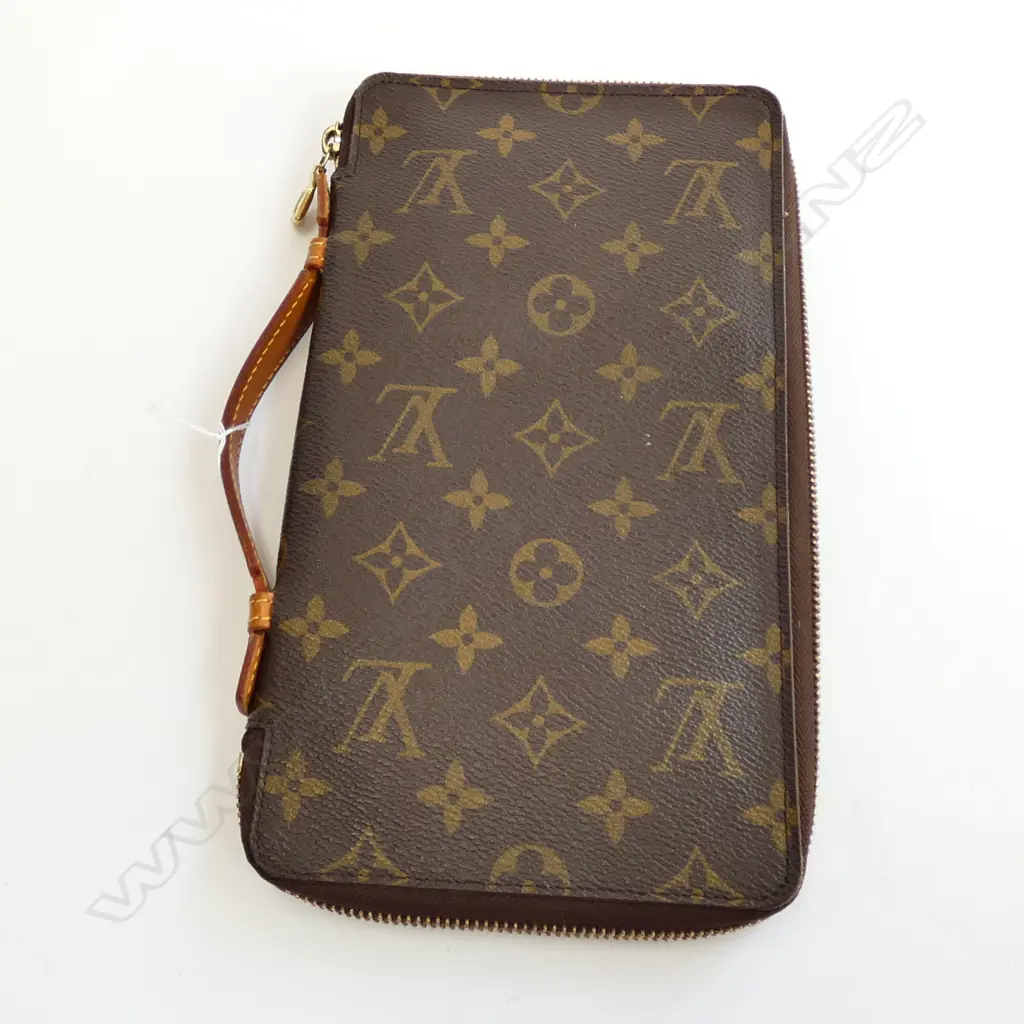 LV CLUTCH BAG VINTAGE 260 X 150mm Image 1++