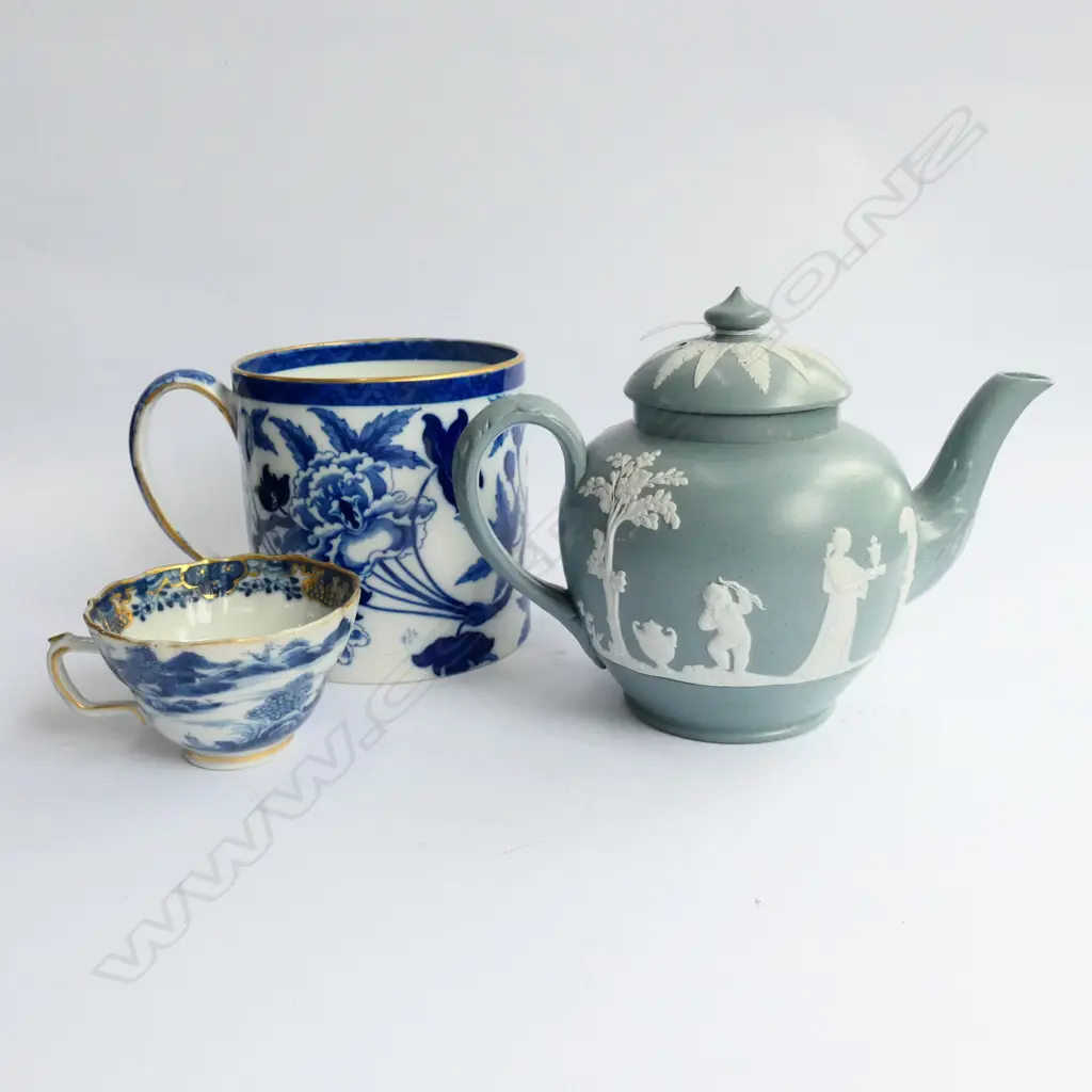 ADAMS TEAPOT, B/W MUG & CUP Image 1++