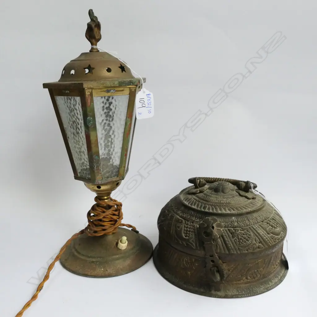 LAMP AND MIDDLE EASTERN LIDDED CONTAINER Image 1++