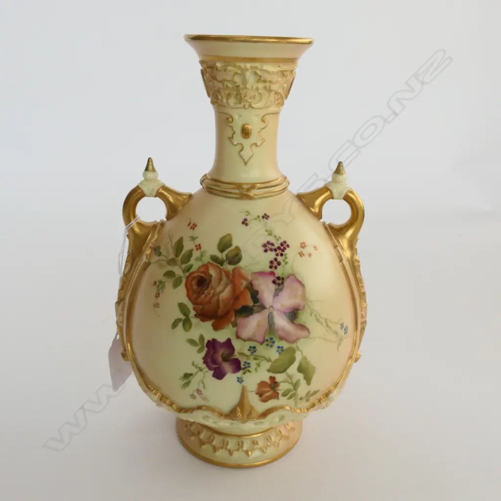 A late Victorian Royal Worcester hand painted baluster urn Image 1++
