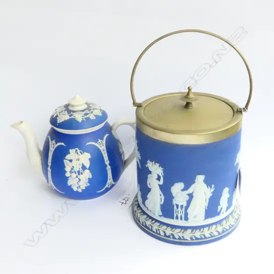 JASPERWARE BARREL + TEAPOT LID NOT MATCHING H 140 MM 