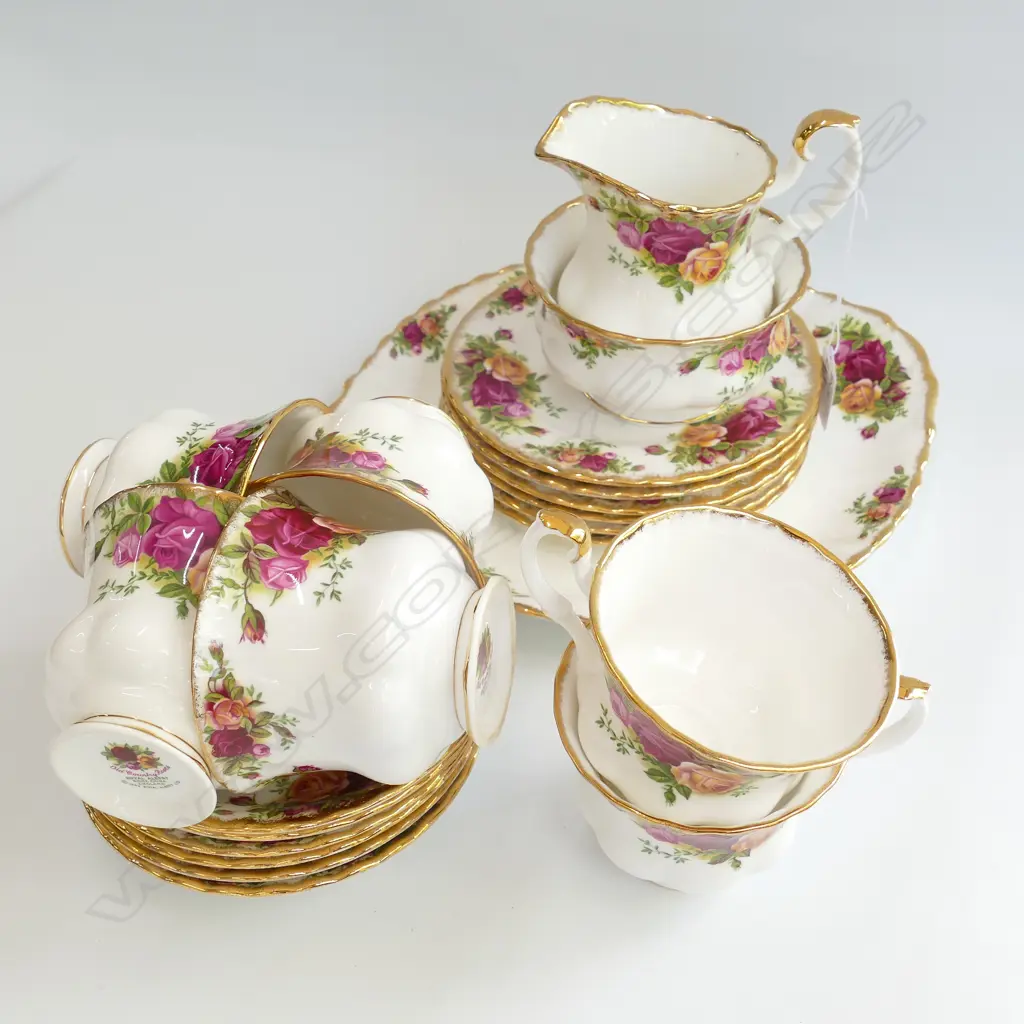 ROYAL ALBERT OLD COUNTRY ROSES 21 PC TEA SET Image 1++