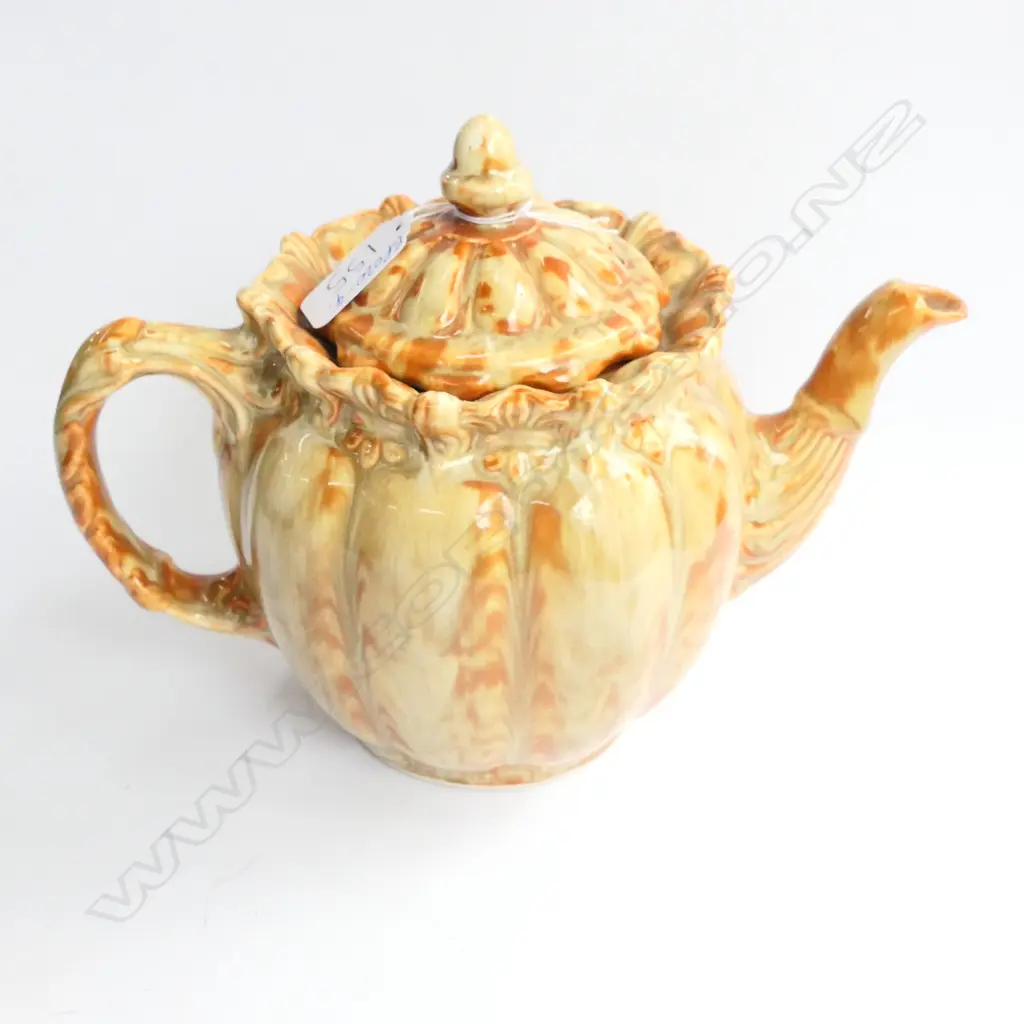 TEMUKA FRILLED LIP TEAPOT R. LOVATT DESIGN Image 1++