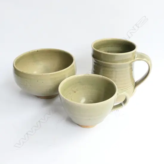 3 PIECES CELEDON ST IVES POTTERY TALLEST H.100MM