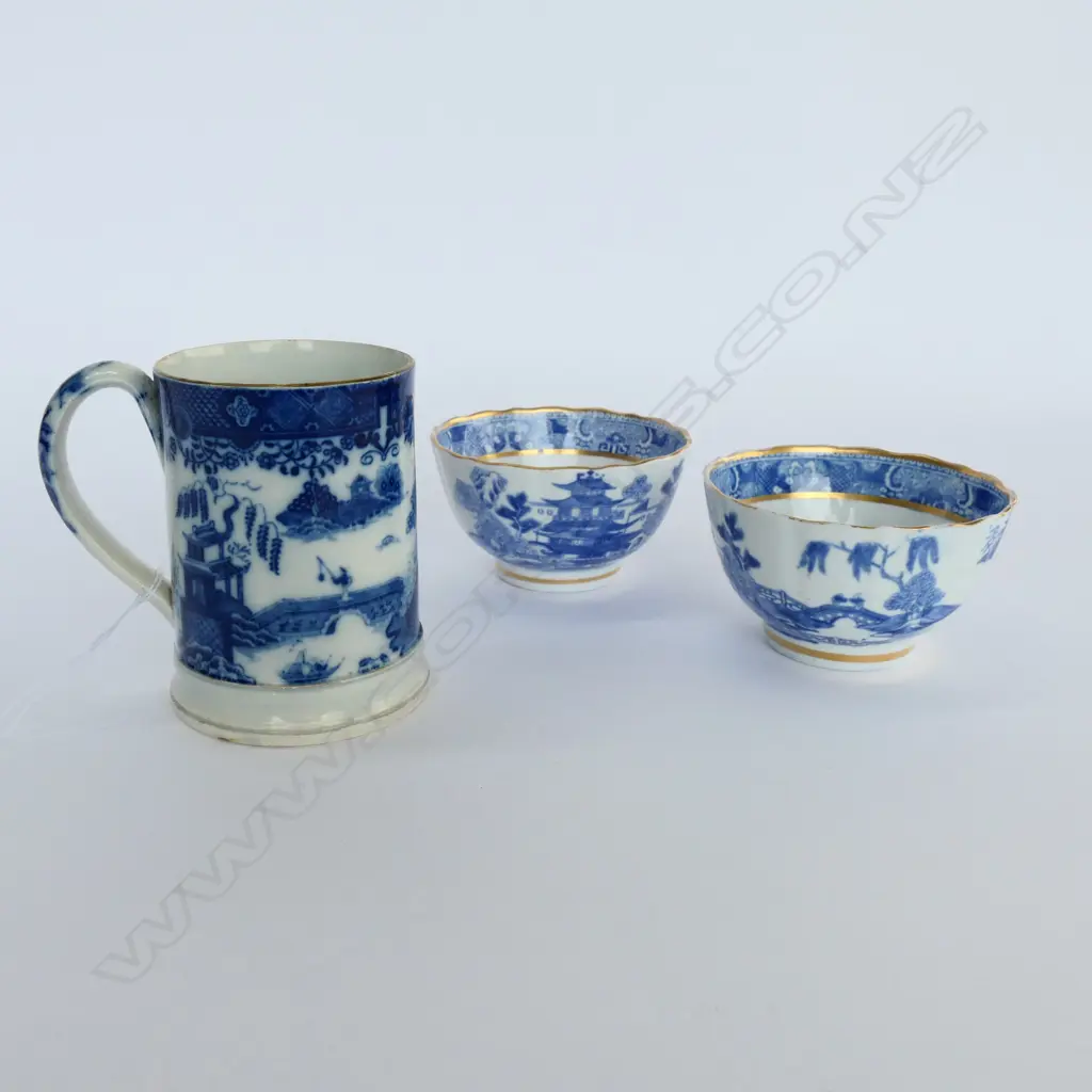 3 EARLY 19thC B/W PCES; 2 TEA BOWLS AND MUG Image 1++