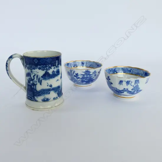 3 EARLY 19thC B/W PCES; 2 TEA BOWLS AND MUG