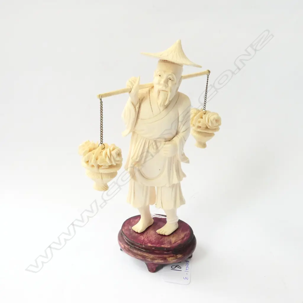 IVORY FIGURE H.200MM AF HAT CHIPPED Image 1++