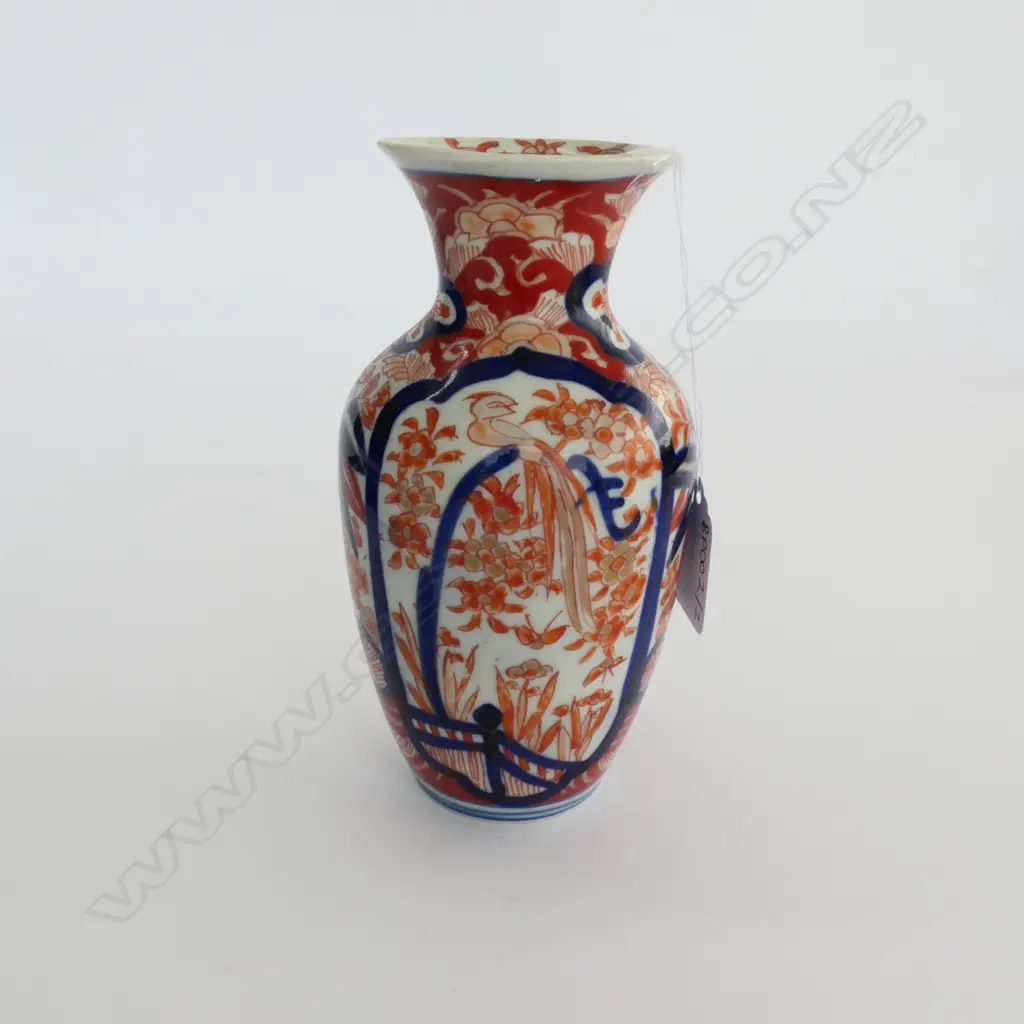 JAPANESE IMARI BALUSTER FORM VASE 160MM H Image 1++