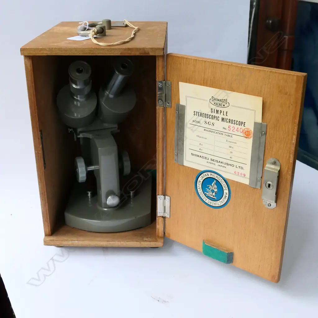 SHIIMADZU KALNEW MODEL 540 STEREOSCOPIC MICROSCOPE, C.1970S Image 1++