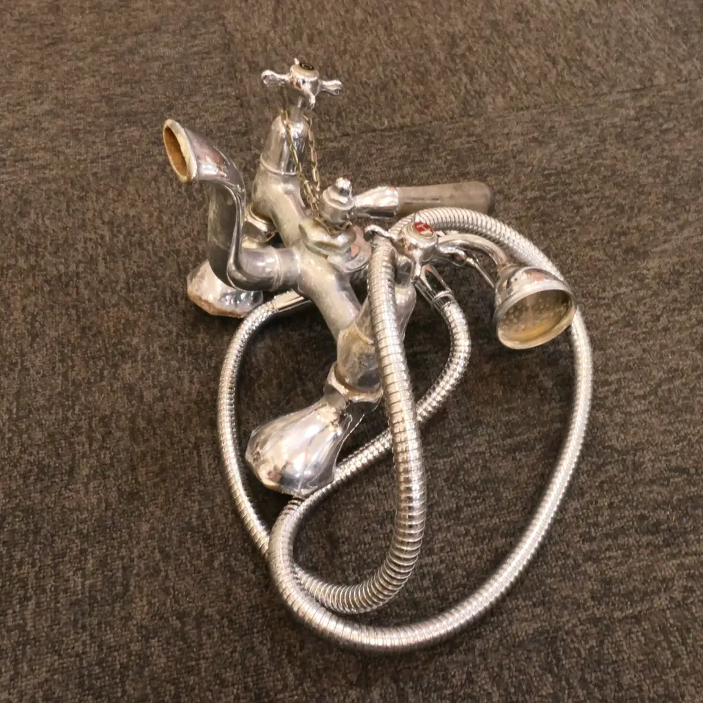 VINTAGE CHROME BATH/SHOWER TAP FITTING Image 1++