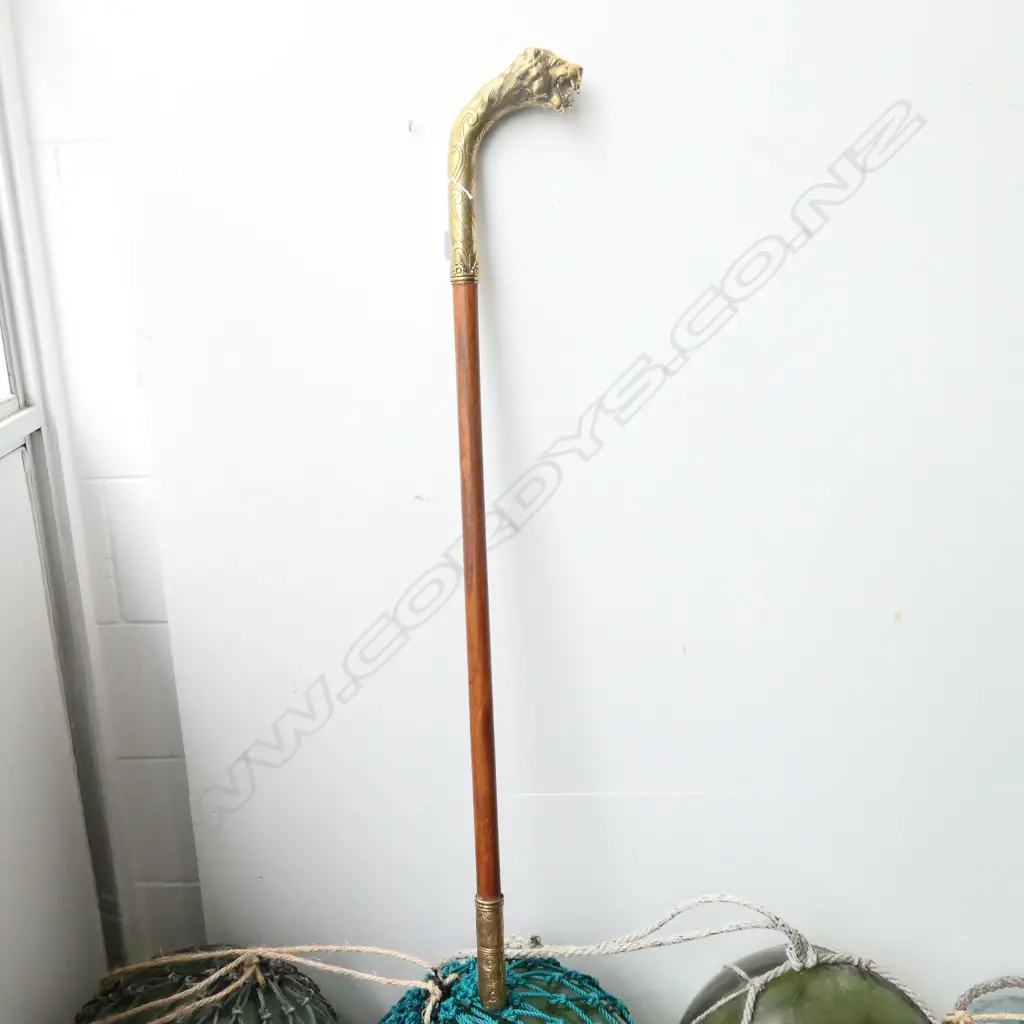 WALKING STICK WITH BRONZE LION HEAD 1050MM L Image 1++