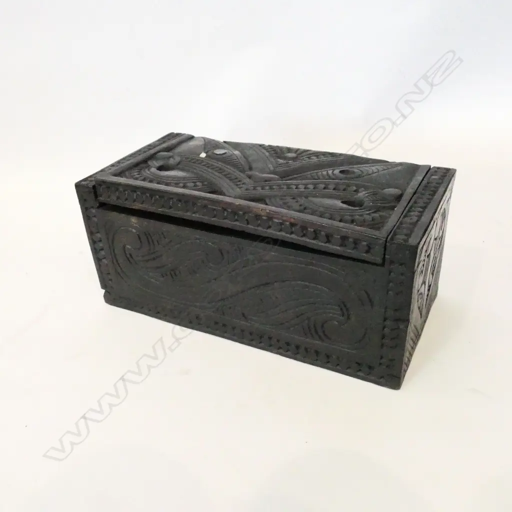 CARVED WOODEN MAORI BOX 200MM L Image 1++