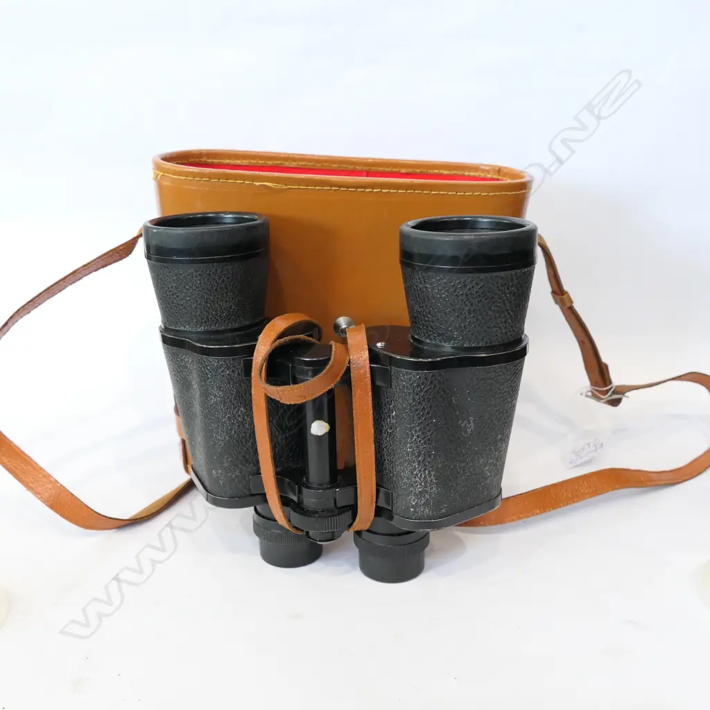 CASED CARTON PRISMA BINOCULARS, WIDE ANGLE Image 1++