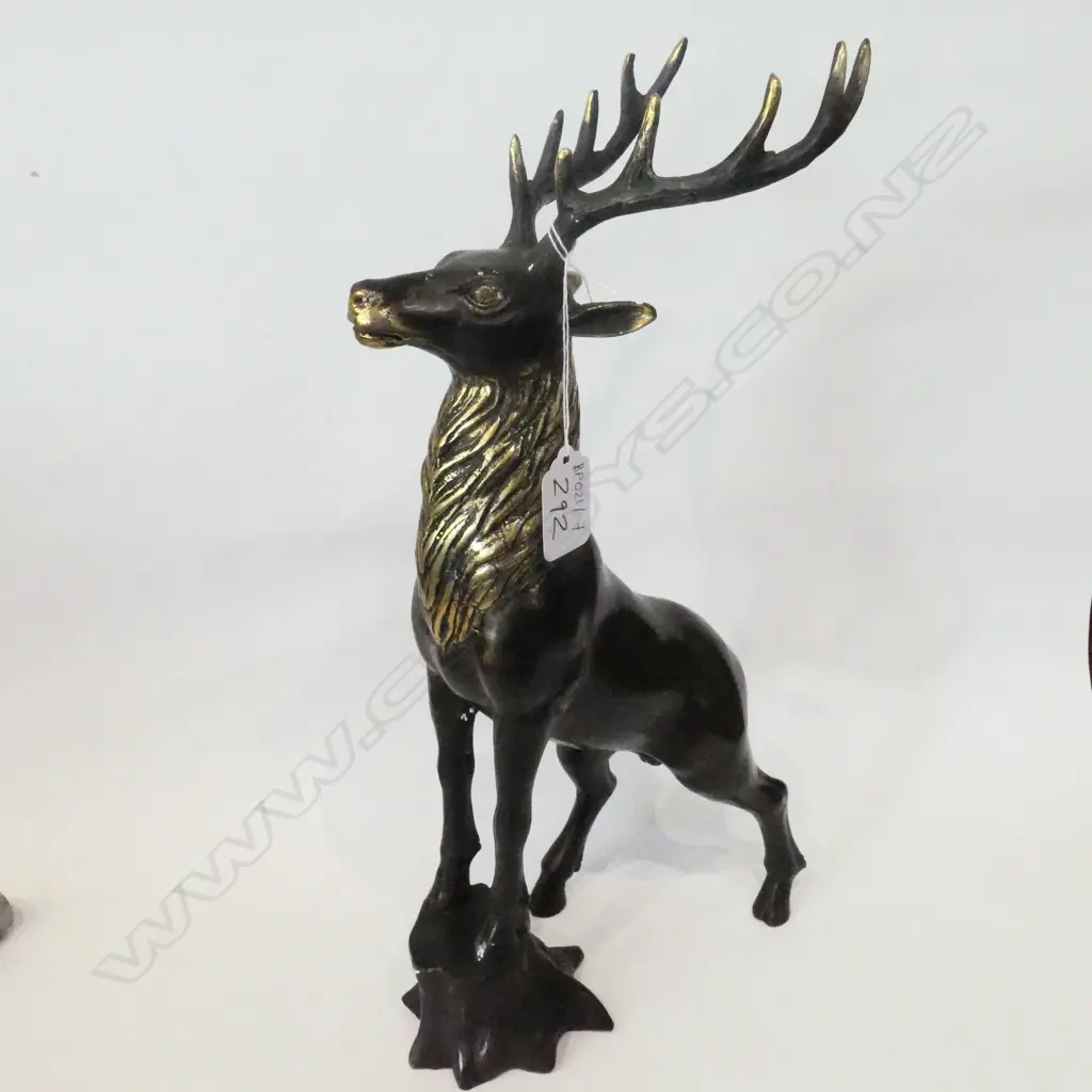 BRONZE STAG ON STUMP 370MM H Image 1++