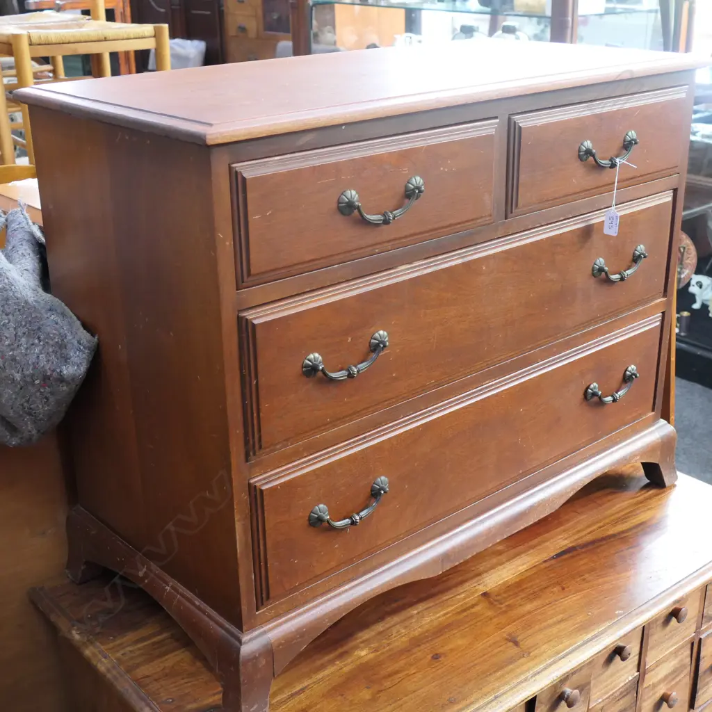 SMALL MAHOGANY CHEST OF DRAWERS 880MM W 710MM H Image 1++