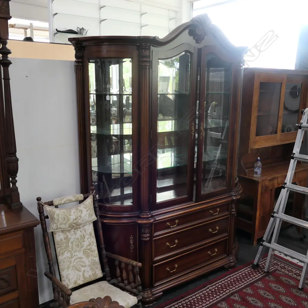 LARGE DISPLAY CABINET1950MM W 2400MM H Image 1++