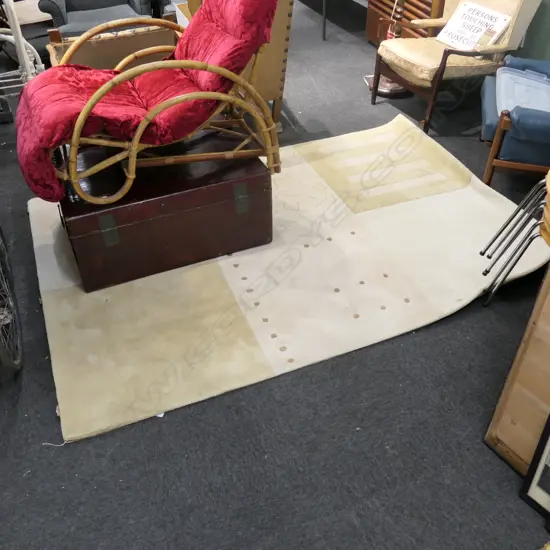 CONTEMPORARY WHITE RUG 1620 X 2300MM