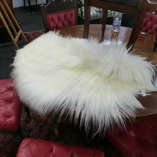 WHITE GOAT SKIN 900MM L