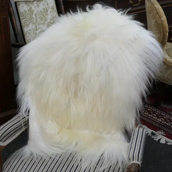 WHITE GOAT SKIN 900MM L