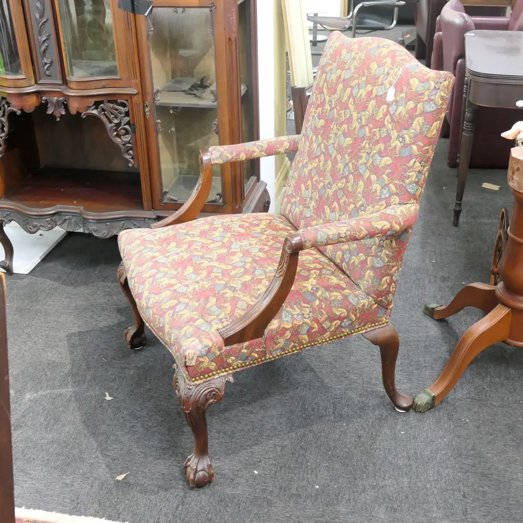 AN ANTIQUE GAINSBOROUGH ARMCHAIR Image 1++