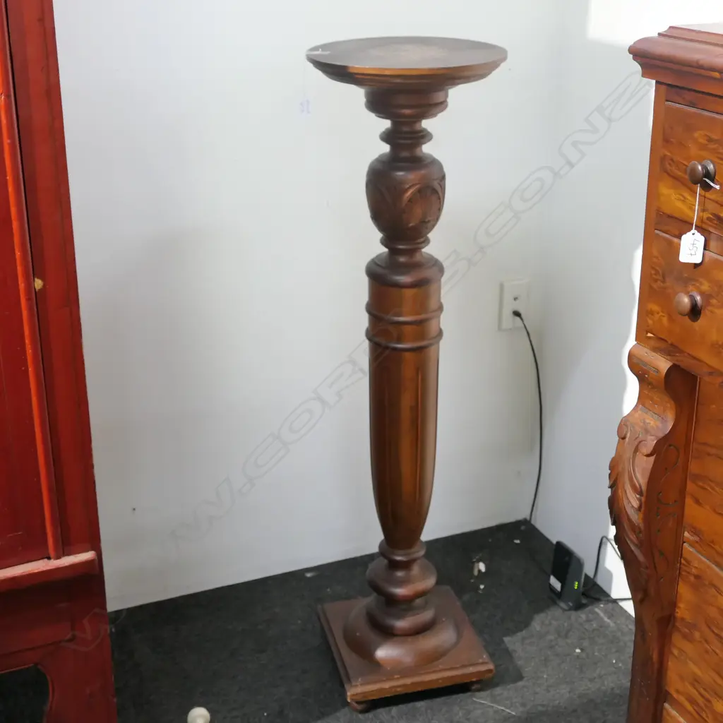 KAURI COLONIAL TORCHERE STAND Image 1++