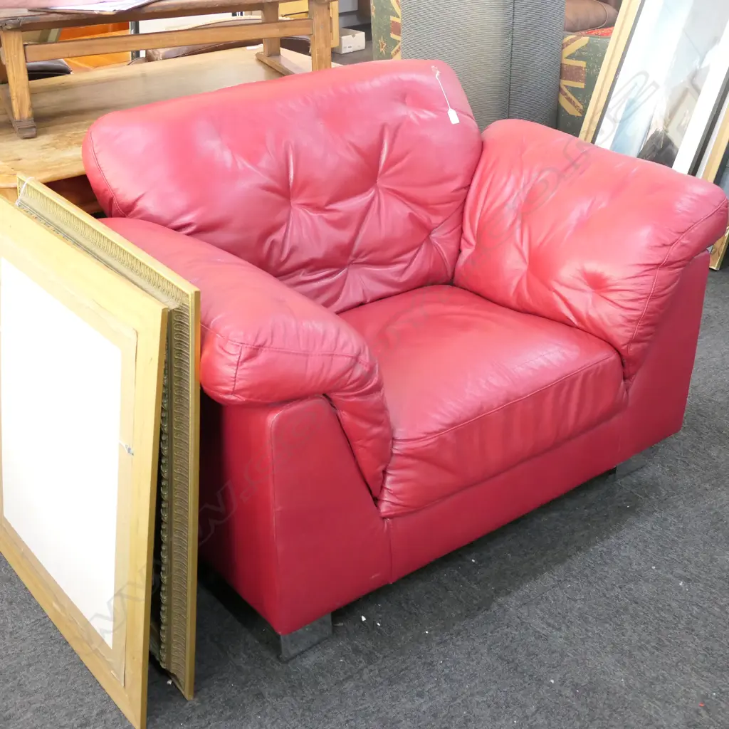 LARGE RED LEATHER ARM CHAIR  Image 1++