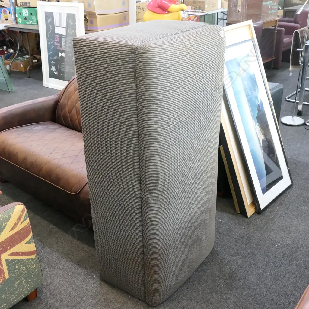 GREY UPHOLSTERED OTTOMAN 1250MM L Image 1++