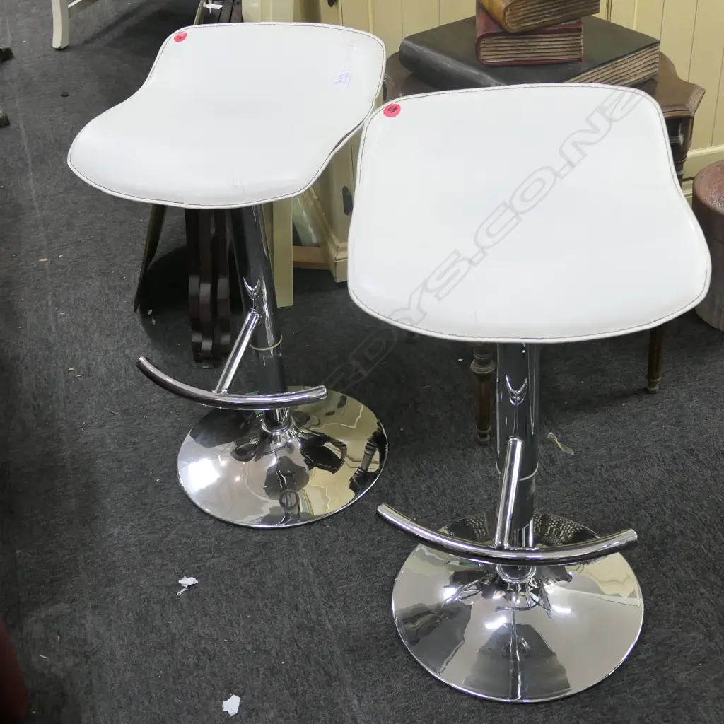 PR WHITE VINYL KITCHEN STOOLS 750MM H Image 1++