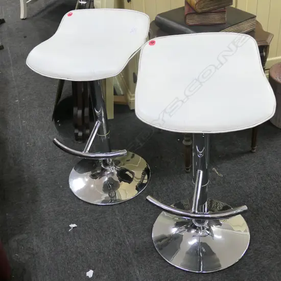 PR WHITE VINYL KITCHEN STOOLS 750MM H