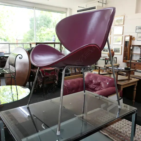 REPRODUCTION MID CENTURY LIP CHAIR, PURPLE