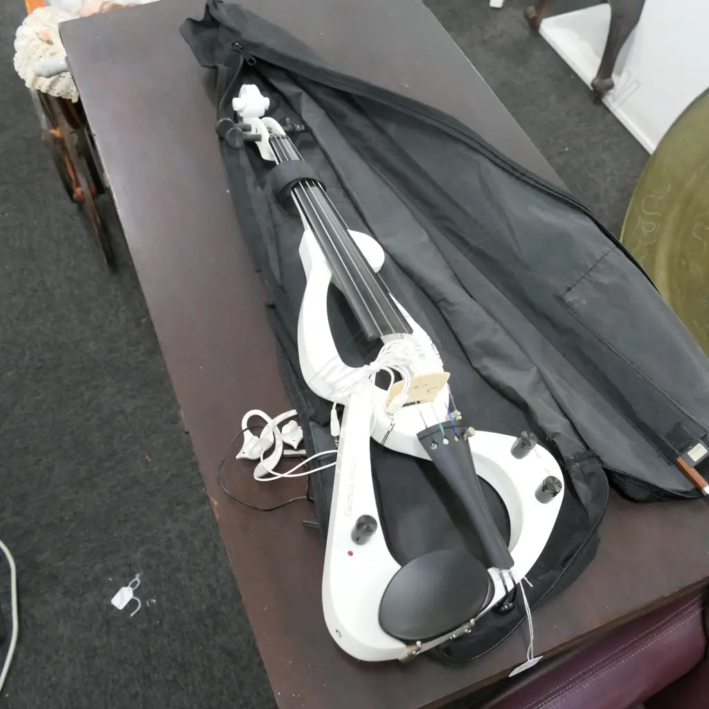SOJING ELECTRIC VIOLIN 620MM L AND CASE Image 1++