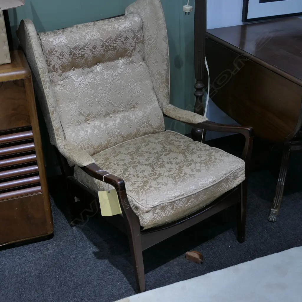 RETRO ARMCHAIR Image 1++