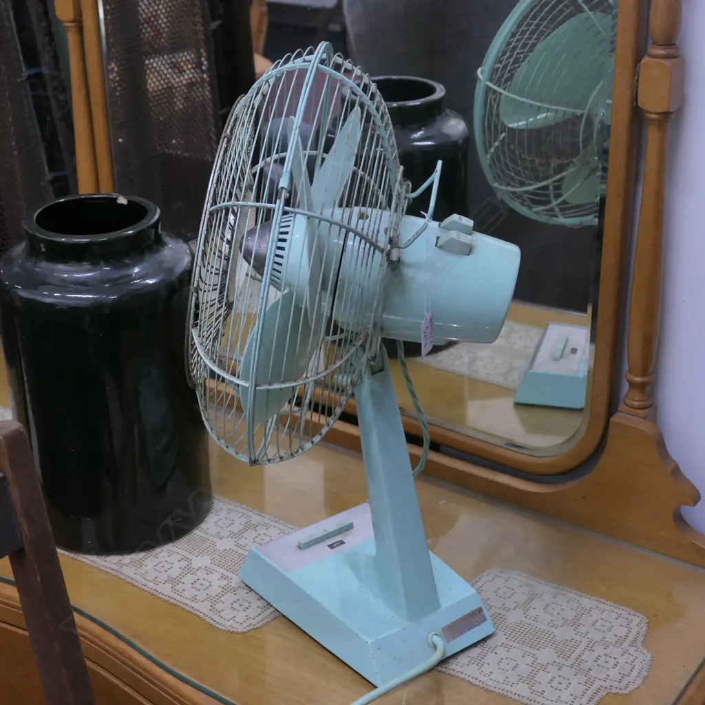 RETRO ELECTRIC FAN Image 1++