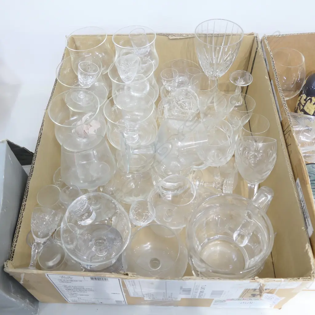 LARGE BOX OF ASSORTED GLASSES Image 1++