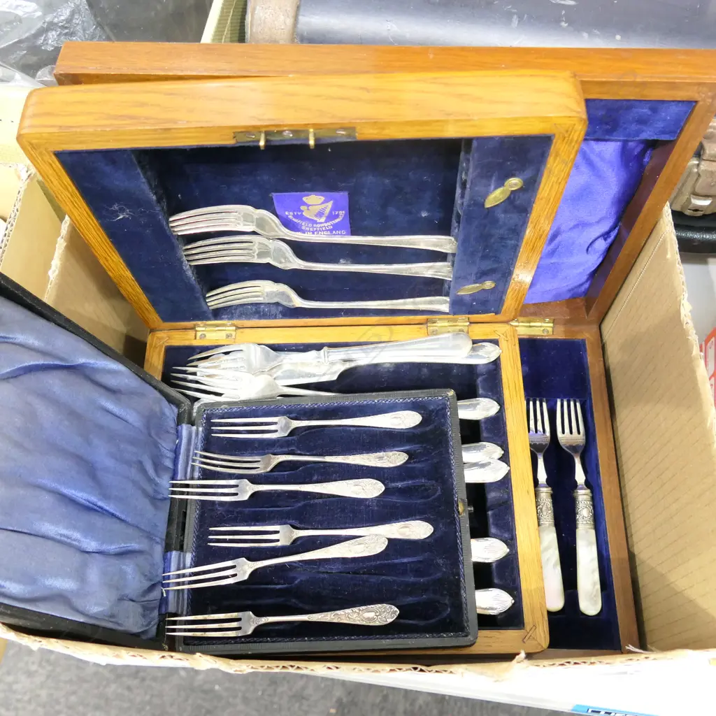 3 PART SETS OF CUTLERY (2 IN WALNUT CASES) Image 1++