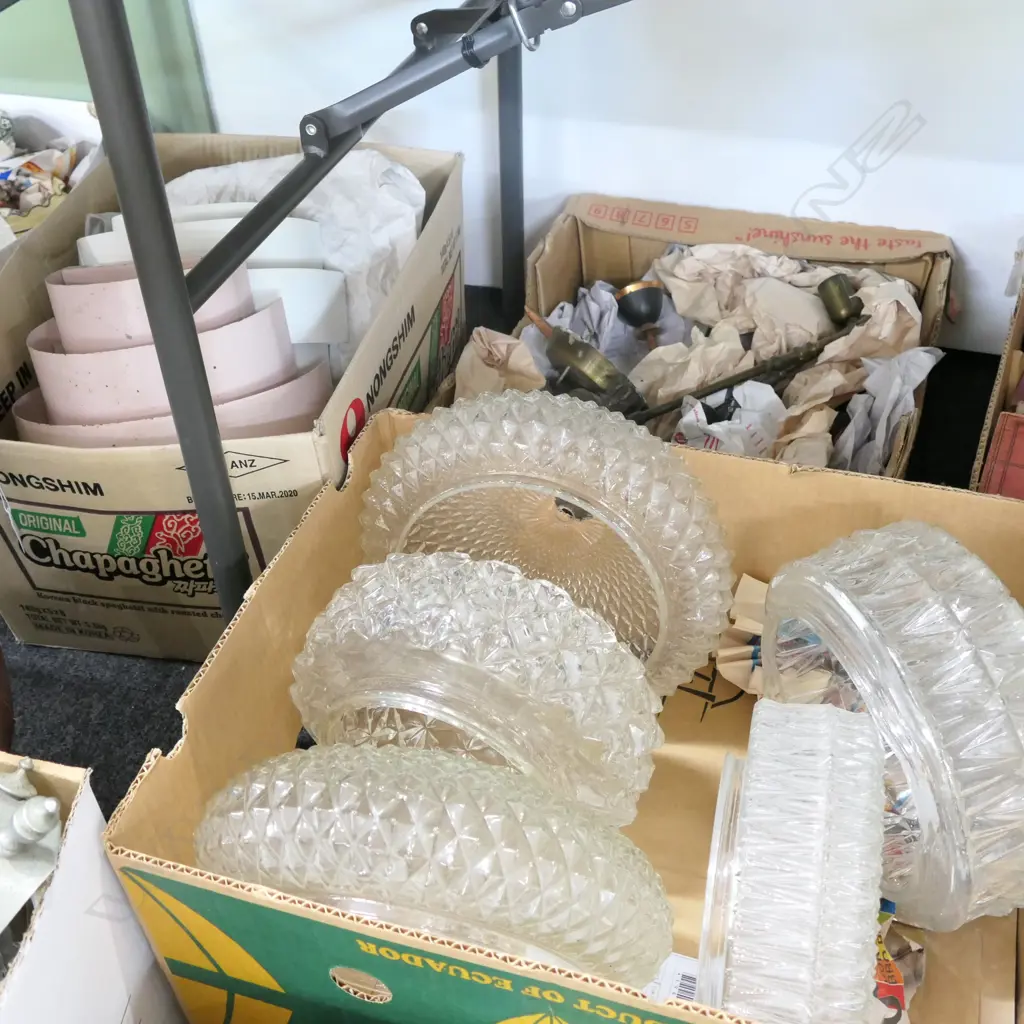 3 BOXES 8OS LIGHTS/GLASS SHADES/+BRASS FITINGS Image 1++