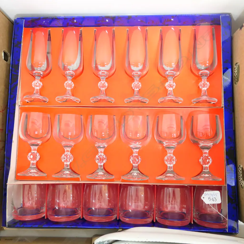 BOXED 18 PC DRINK SET Image 1++