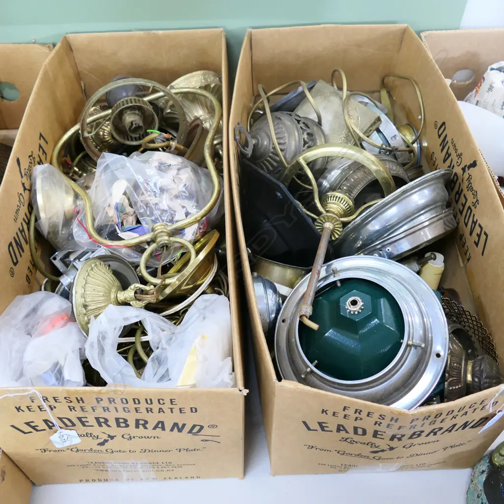 2 BOXES OF ASST BRASS +CHROME LIGHT FITTINGS Image 1++