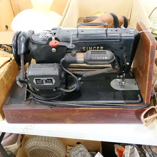 SEWING MACHINE 