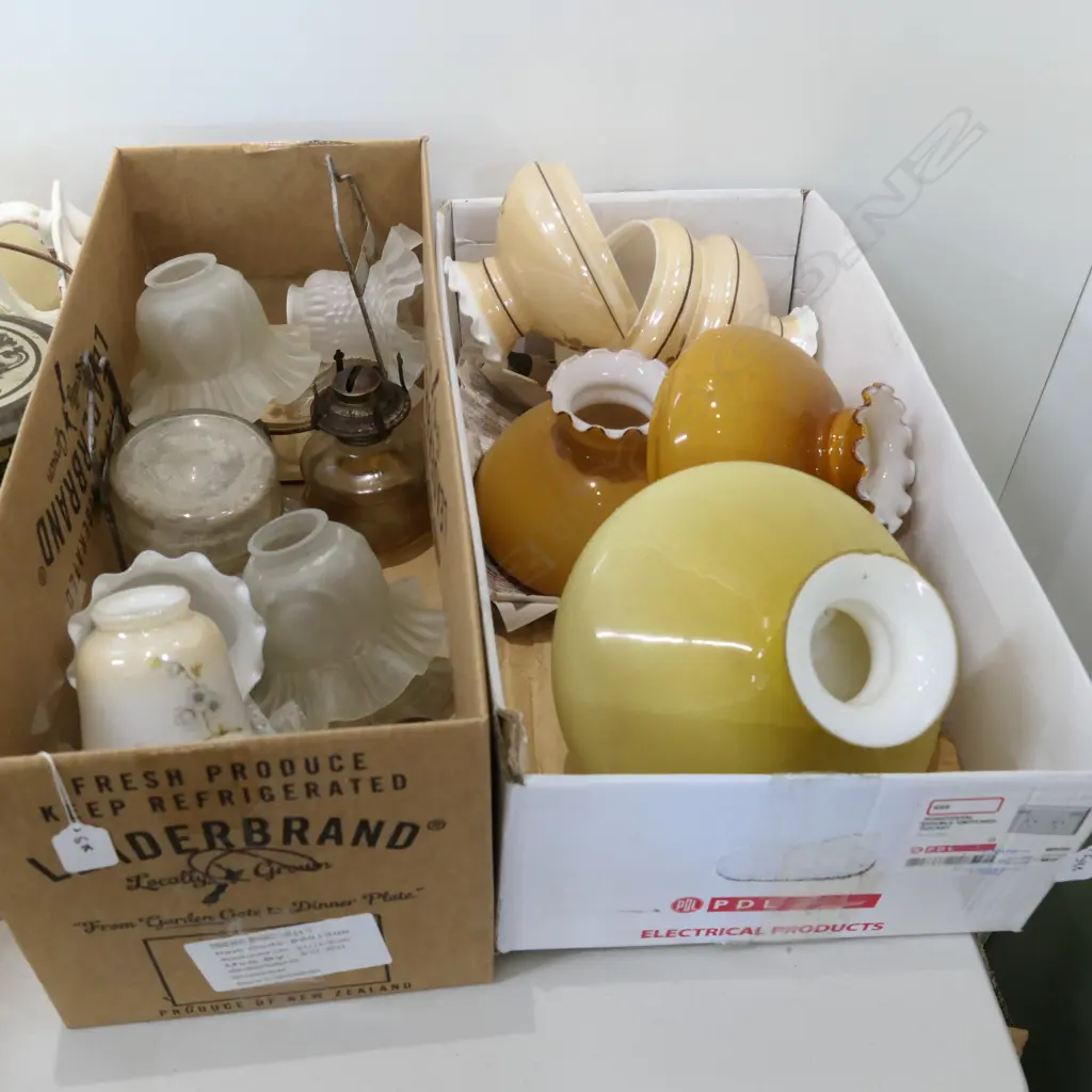2 BOXES OF ASST GLASS SHADES /KERO/+FITTINGS Image 1++