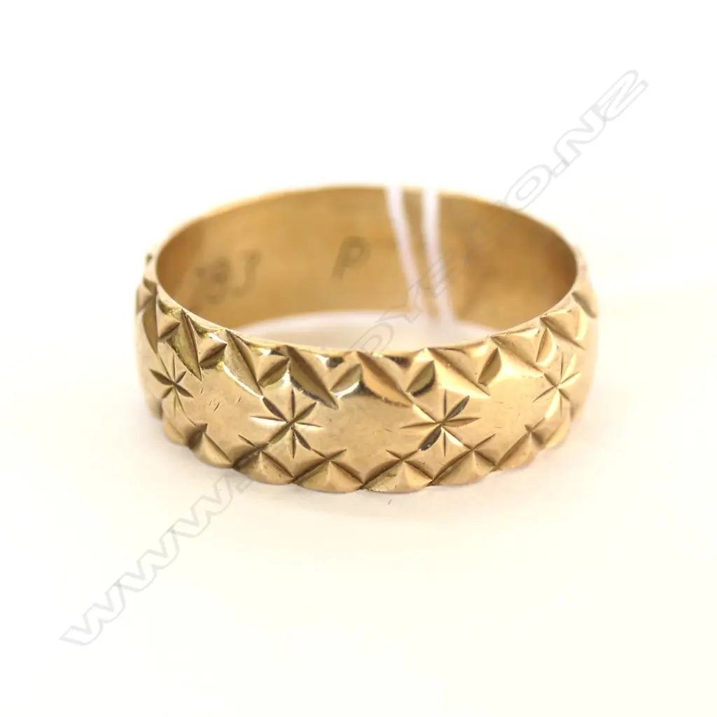 9CT GOLD BAND 3.29gm Image 1++